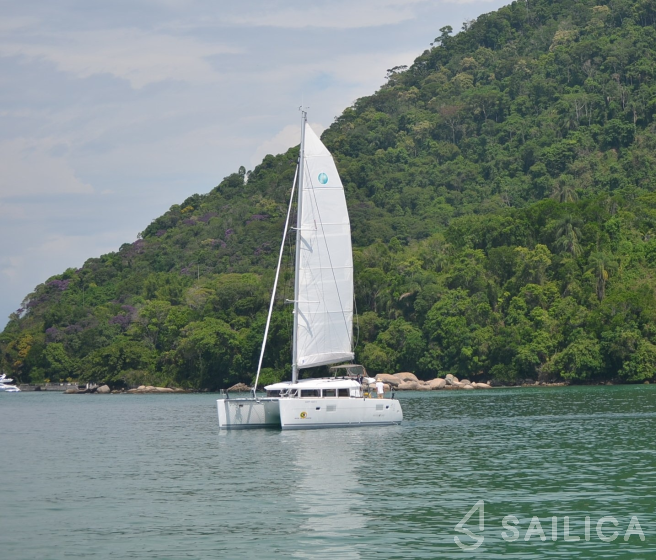 Lagoon 400 S2 - Yacht Charter Sailica