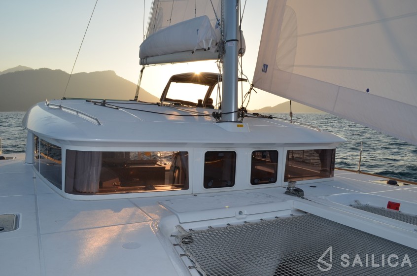 Lagoon 400 S2 - Yacht Charter Sailica
