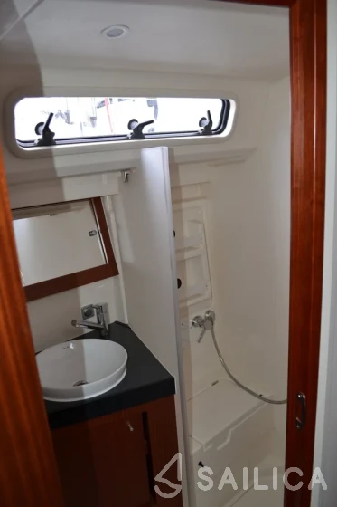 Hanse 415 - Yacht Charter Sailica