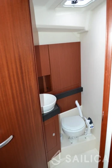 Hanse 415 - Yacht Charter Sailica