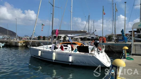 First 31.7 - Yacht Charter Sailica