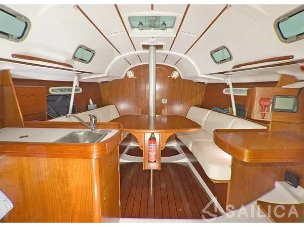 First 31.7 - Yacht Charter Sailica