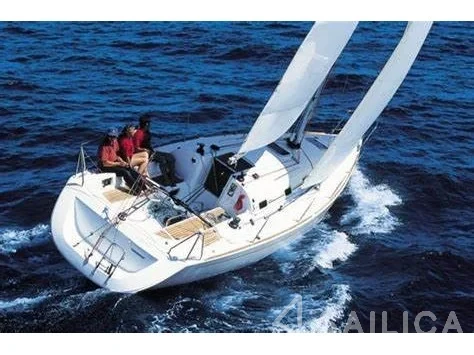 First 31.7 - Yacht Charter Sailica
