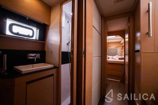Nautitech 46 Fly - Yacht Charter Sailica
