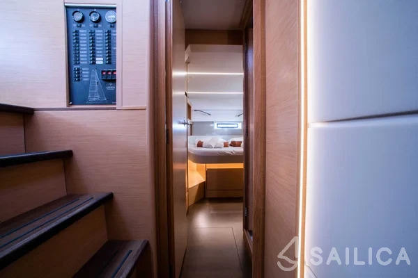 Nautitech 46 Fly - Yacht Charter Sailica