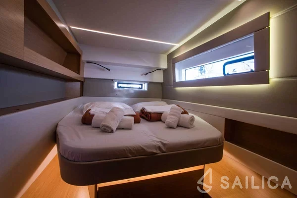 Nautitech 46 Fly - Yacht Charter Sailica
