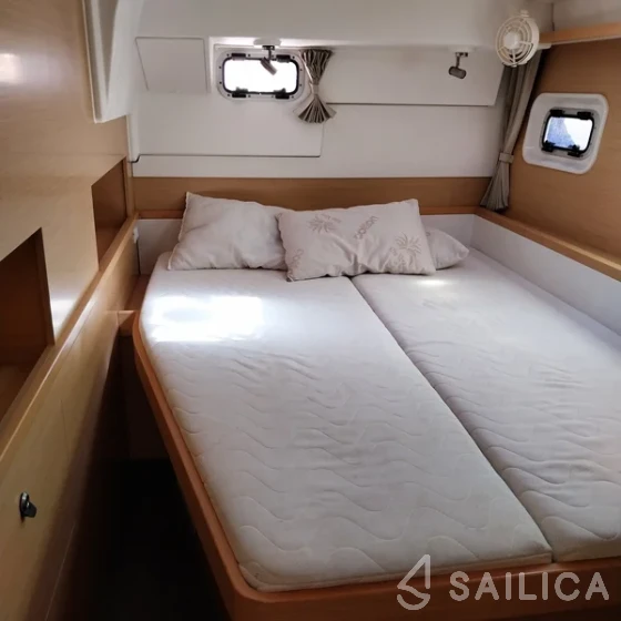 Lagoon 400 S2 - Yacht Charter Sailica