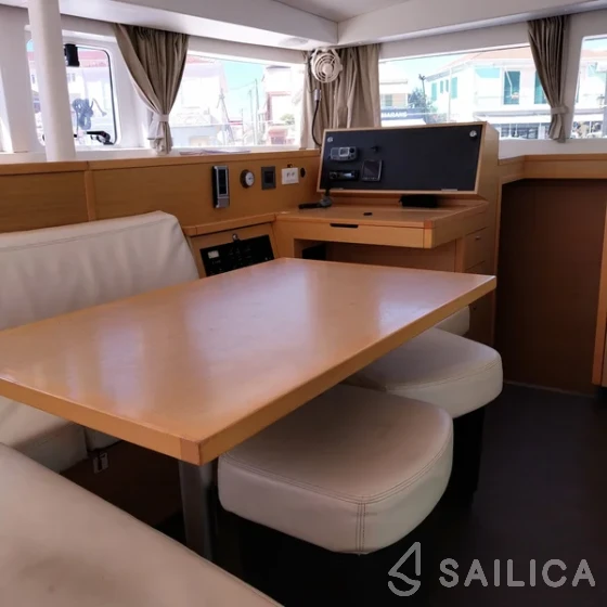 Lagoon 400 S2 - Yacht Charter Sailica