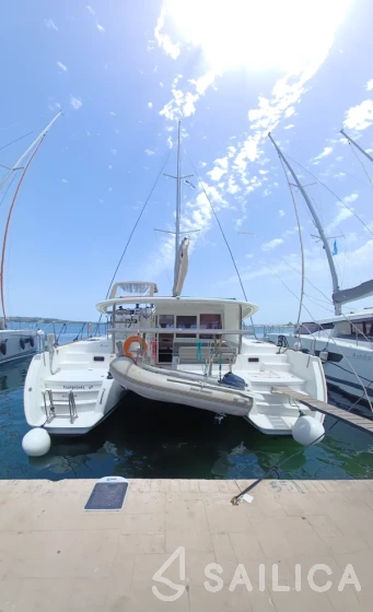 Lagoon 400 S2 - Yacht Charter Sailica