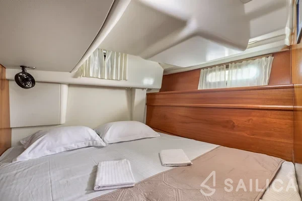 Sun Odyssey 54DS - Yacht Charter Sailica