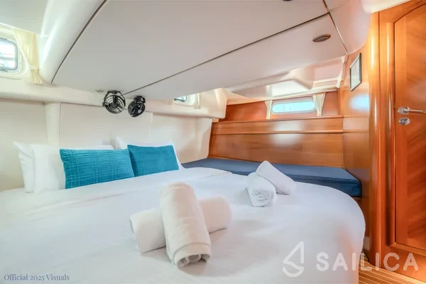 Sun Odyssey 54DS - Yacht Charter Sailica