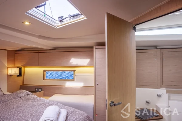Oceanis 51.1 - Yacht Charter Sailica