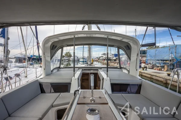 Oceanis 51.1 - Yacht Charter Sailica