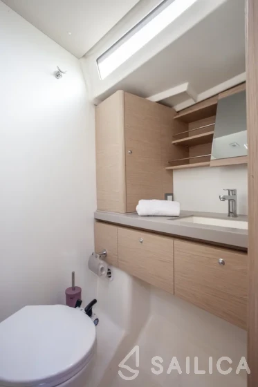 Oceanis 51.1 - Yacht Charter Sailica