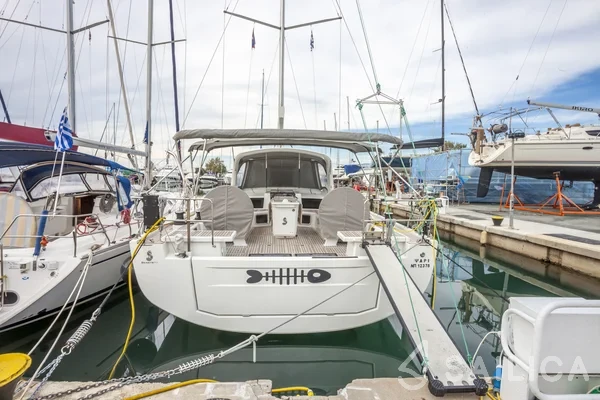 Oceanis 51.1 - Yacht Charter Sailica