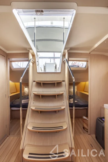 Oceanis 51.1 - Yacht Charter Sailica