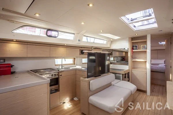 Oceanis 51.1 - Yacht Charter Sailica