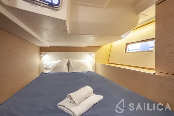 Oceanis 51.1 - Yacht Charter Sailica