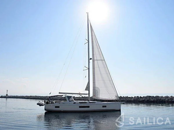 Oceanis 51.1 - Yacht Charter Sailica