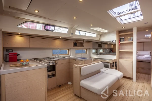 Oceanis 51.1 - Yacht Charter Sailica