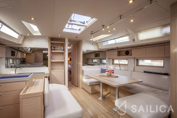 Oceanis 51.1 - Yacht Charter Sailica