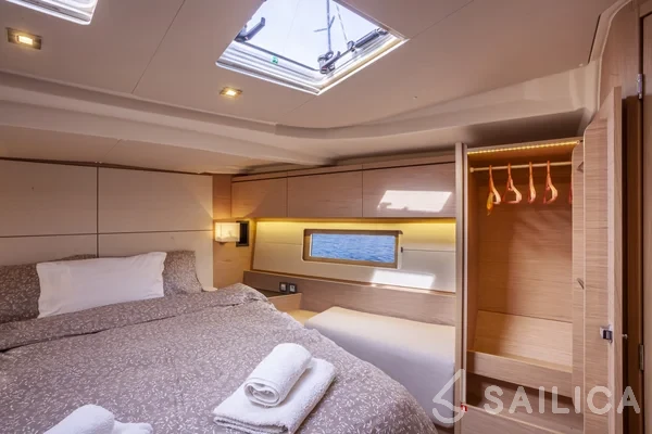 Oceanis 51.1 - Yacht Charter Sailica