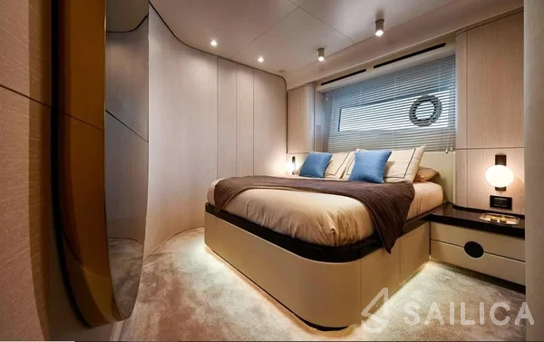 Azimut 78 - Yacht Charter Sailica