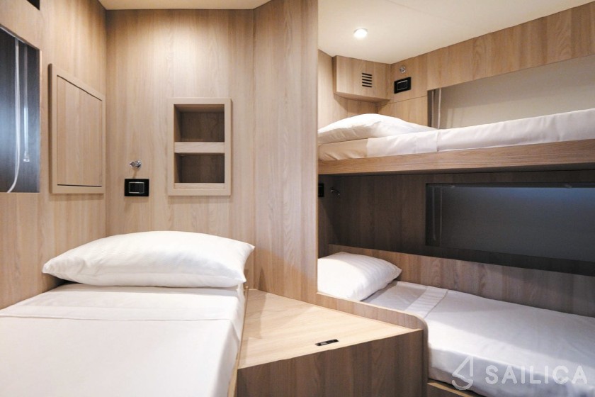 Azimut 78 - Yacht Charter Sailica