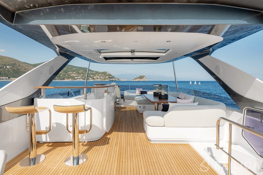 Azimut 78 - Yacht Charter Sailica