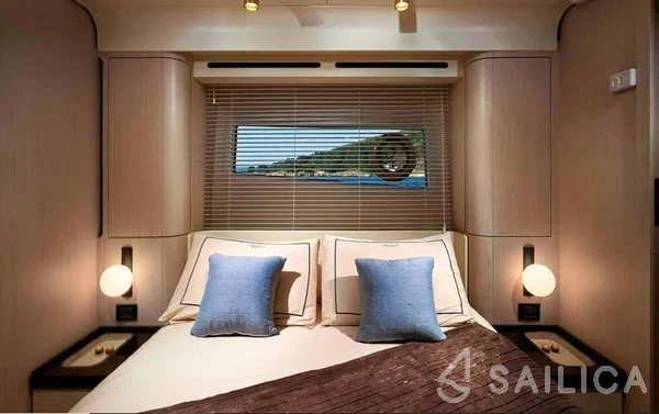 Azimut 78 - Yacht Charter Sailica