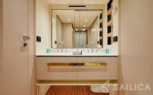 Azimut 78 - Yacht Charter Sailica