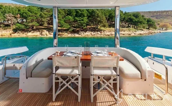 Azimut 78 - Yacht Charter Sailica