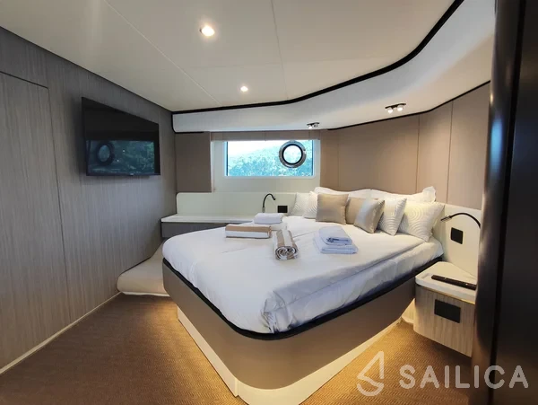 Azimut 55 - Yacht Charter Sailica