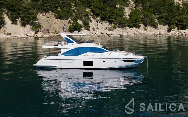 Azimut 55 - Yacht Charter Sailica