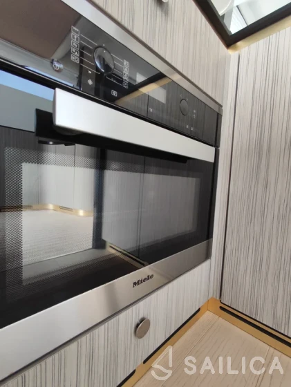 Azimut 55 - Yacht Charter Sailica