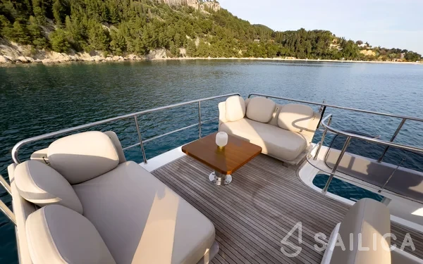Azimut 55 - Yacht Charter Sailica