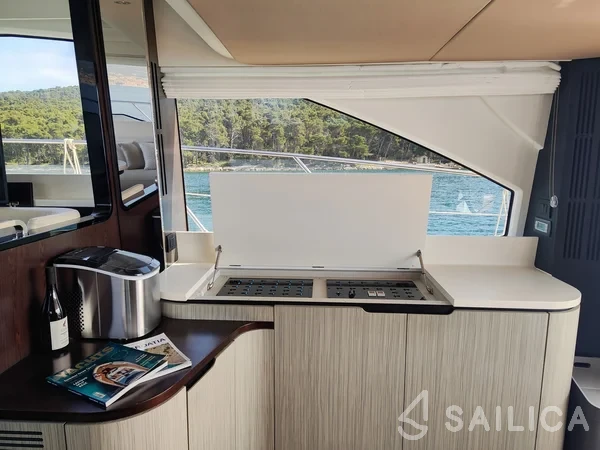 Azimut 55 - Yacht Charter Sailica