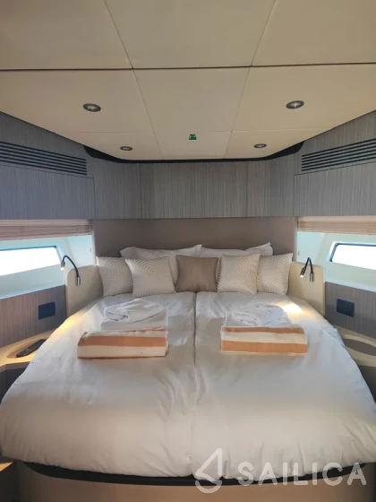 Azimut 55 - Yacht Charter Sailica