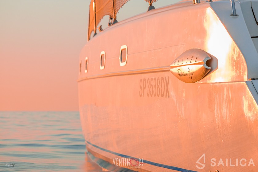 Belize 43 - Yacht Charter Sailica