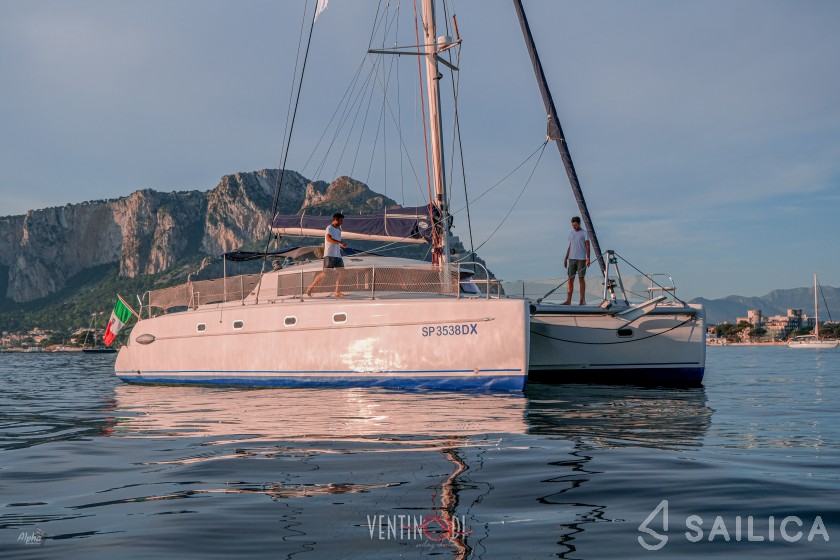 Belize 43 - Yacht Charter Sailica