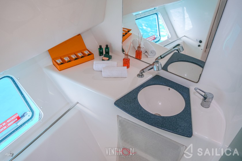 Belize 43 - Yacht Charter Sailica