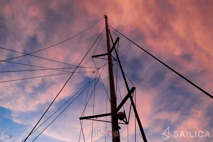 Belize 43 - Yacht Charter Sailica