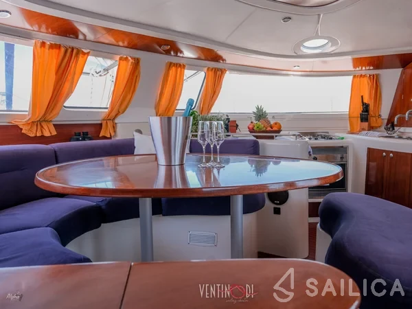 Belize 43 - Yacht Charter Sailica