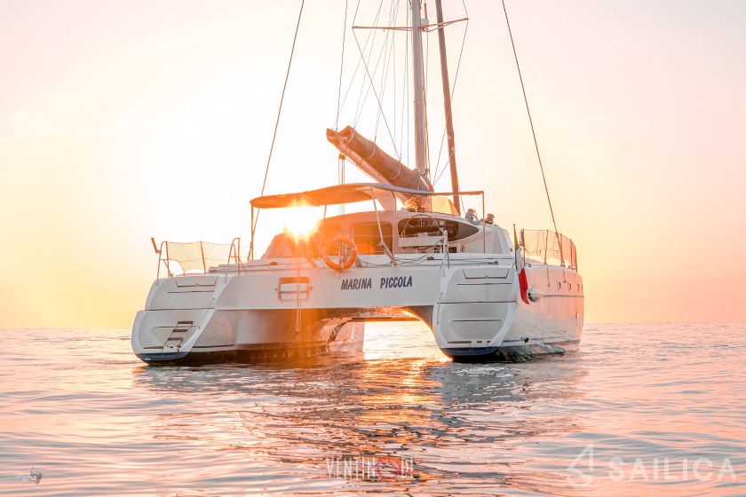 Belize 43 - Yacht Charter Sailica