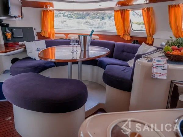 Belize 43 - Yacht Charter Sailica