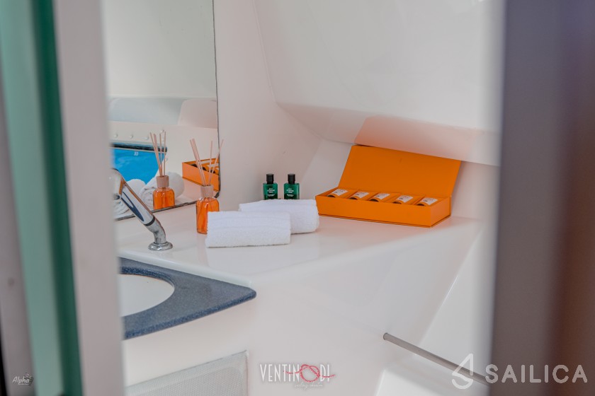 Belize 43 - Yacht Charter Sailica