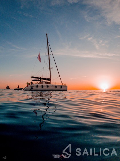 Belize 43 - Yacht Charter Sailica