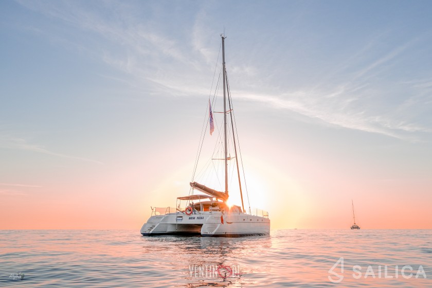 Belize 43 - Yacht Charter Sailica