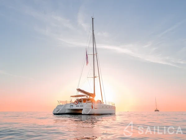 Belize 43 - Yacht Charter Sailica