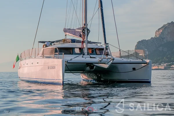 Belize 43 - Yacht Charter Sailica